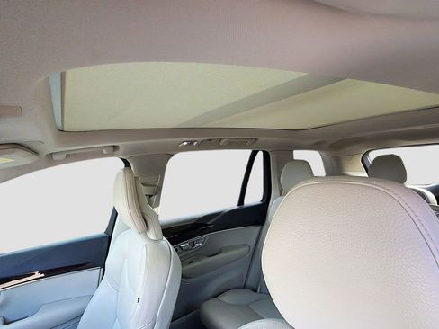 Used 2018 Volvo XC90 T6 Momentum w/ Convenience Package image 28