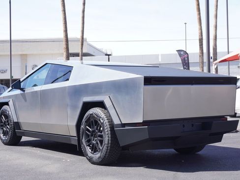 Used 2025 Tesla Cybertruck AWD Crew Cab image 3