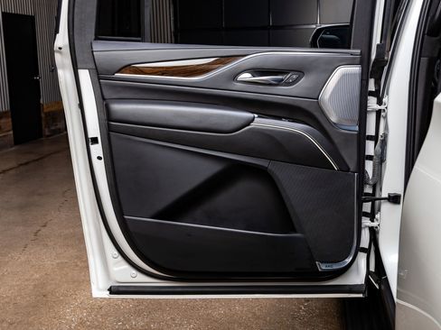 Used 2022 Cadillac Escalade ESV Sport Platinum image 34