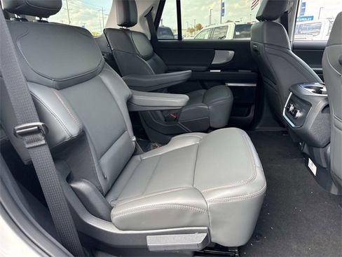 New 2025 Ford Expedition Active image 12