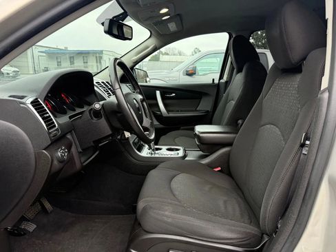 Used 2011 GMC Acadia SLE image 2