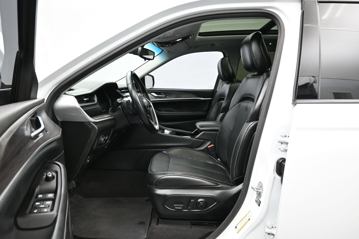 Used 2021 Jeep Grand Cherokee L Limited RWD image 9