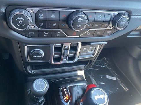 New 2025 Jeep Wrangler Unlimited Sahara AWD/4WD image 23
