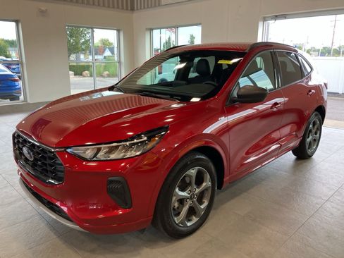 Used 2023 Ford Escape ST-Line image 1