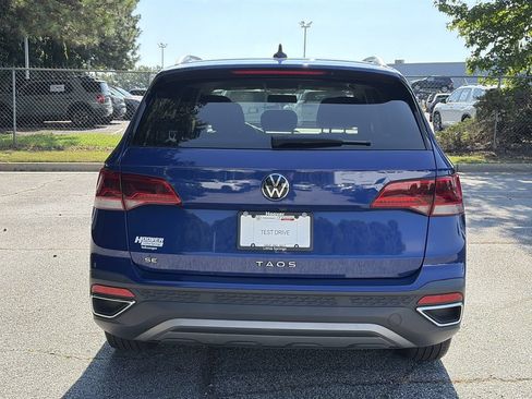 Used 2022 Volkswagen Taos SE FWD image 4