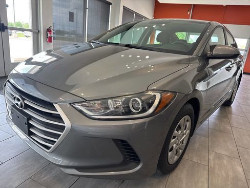 Used 2018 Hyundai Elantra SE image 7