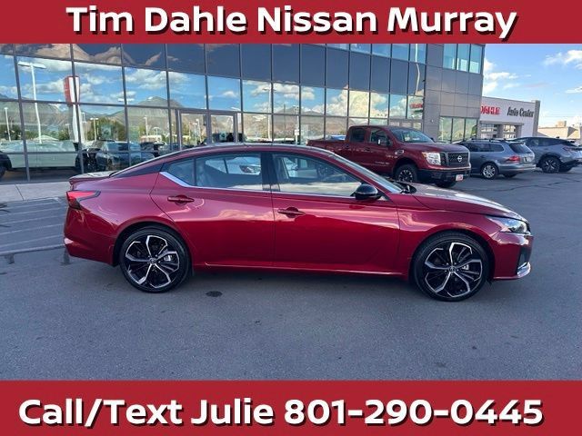 Used 2023 Nissan Altima 2.5 SR w/ SR Premium Package AWD/4WD image 13