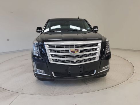 Used 2017 Cadillac Escalade ESV Premium Luxury image 4