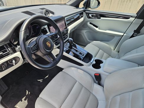 Certified 2023 Porsche Macan S AWD/4WD image 4