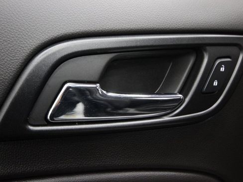 Used 2019 Chevrolet Suburban LT image 12