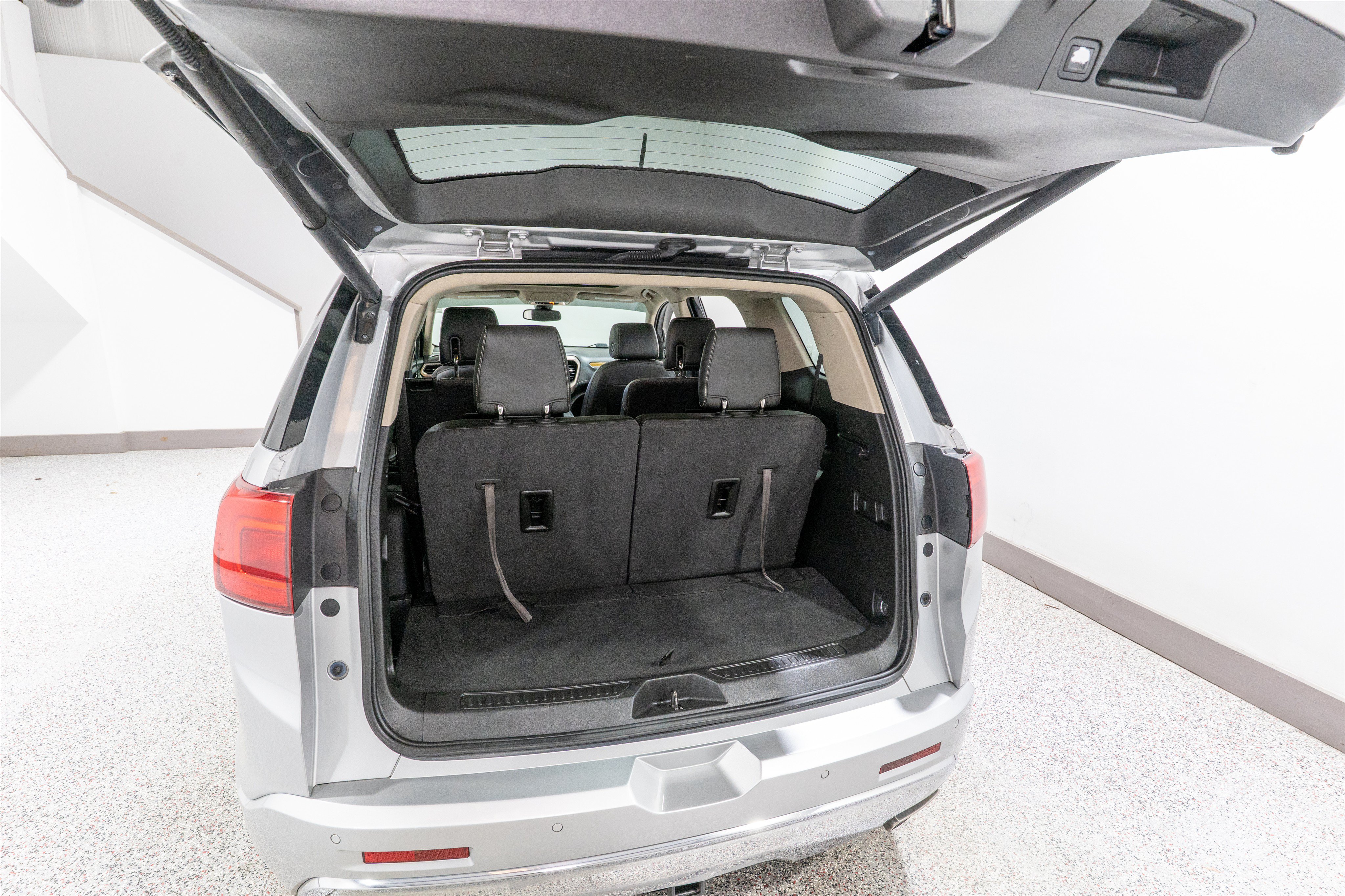Used 2017 GMC Acadia Denali w/ Technology Package FWD image 34