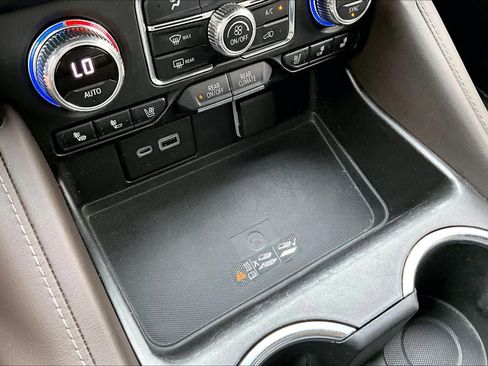 Used 2022 GMC Yukon SLT w/ SLT Premium Package image 70