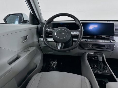 Used 2025 Hyundai Kona SEL AWD/4WD image 28