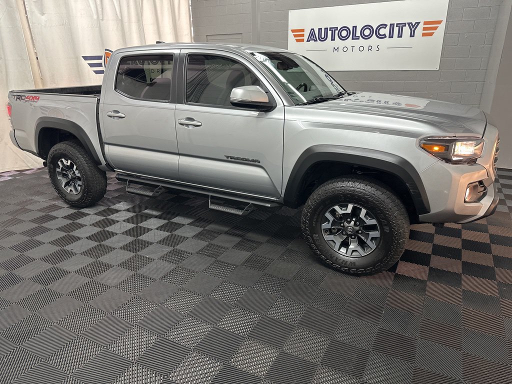 Used 2022 Toyota Tacoma TRD Off-Road w/ Technology Package AWD/4WD image 2