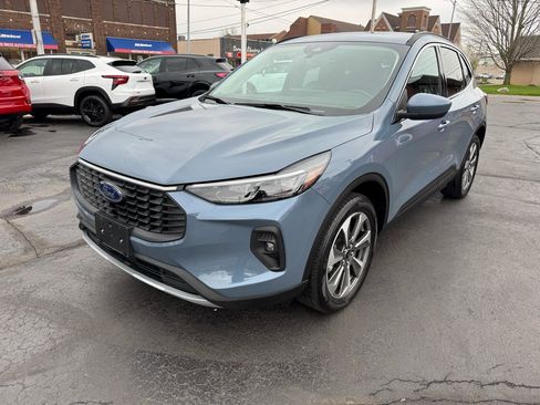 Used 2025 Ford Escape Platinum image 1