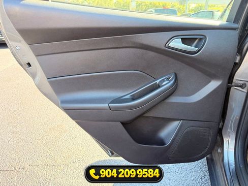 Used 2014 Ford Focus SE FWD image 20