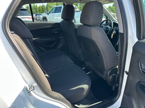 Used 2018 Chevrolet Trax LS AWD/4WD image 17