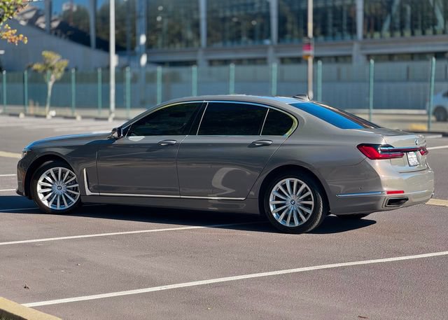 Used 2020 BMW 740i RWD image 10