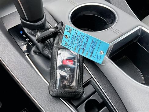 Used 2019 Toyota Avalon Limited FWD image 15