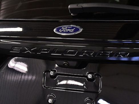 Used 2023 Ford Explorer ST w/ Equipment Group 401A AWD/4WD image 10