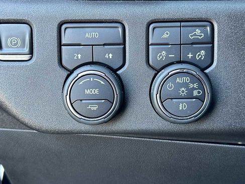 Certified 2022 Chevrolet Silverado 1500 LTZ w/ Technology Package image 36