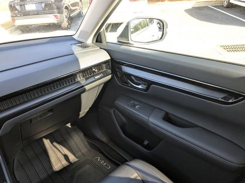 Used 2025 Honda CR-V EX-L image 17