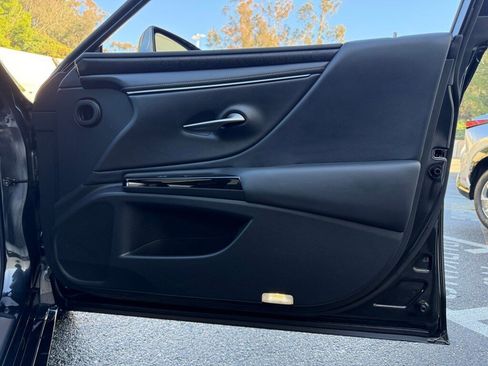 Certified 2025 Lexus ES 300h w/ Premium Package image 29