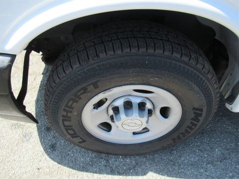 Used 2017 Chevrolet Express 2500 image 26