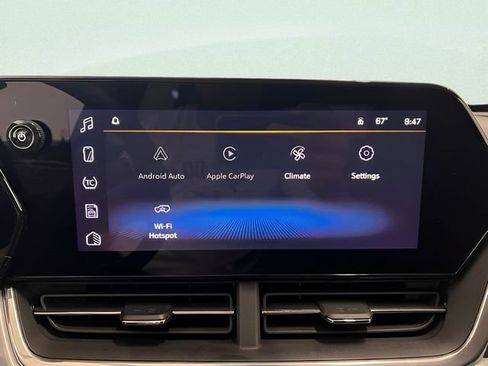 Certified 2025 Chevrolet Trax LT FWD image 19