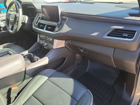 Used 2024 GMC Yukon XL SLT w/ SLT Luxury Package image 29