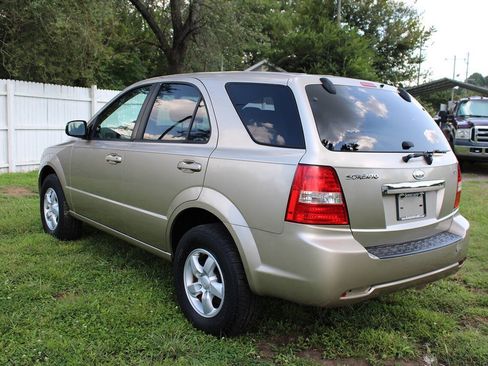 Used 2008 Kia Sorento 2WD image 9