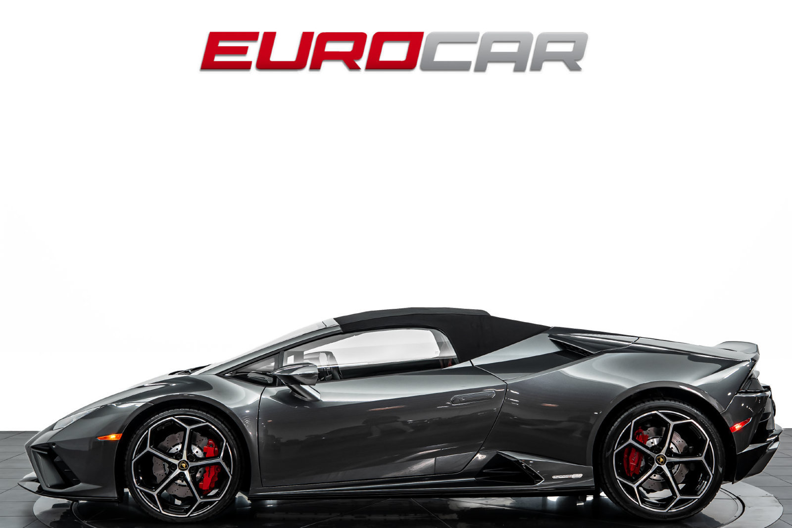 Used 2021 Lamborghini Huracan EVO RWD image 3