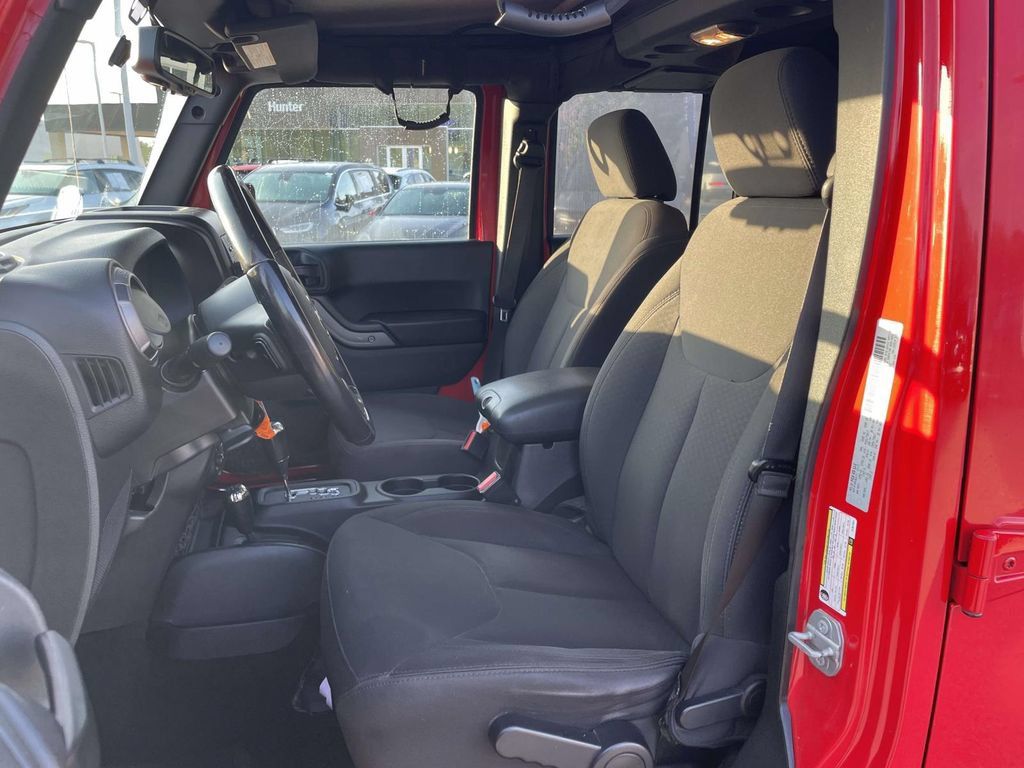 Used 2018 Jeep Wrangler Unlimited Sport S AWD/4WD image 7