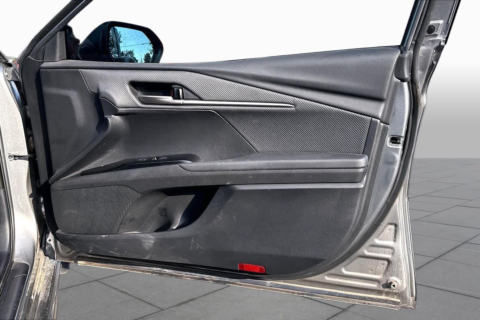 Used 2025 Toyota Camry SE FWD image 22