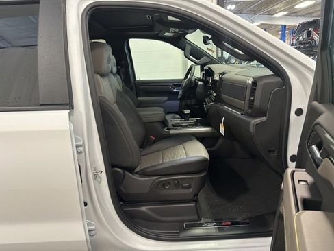 New 2024 Chevrolet Silverado 1500 ZR2 w/ ZR2 Bison Edition image 13