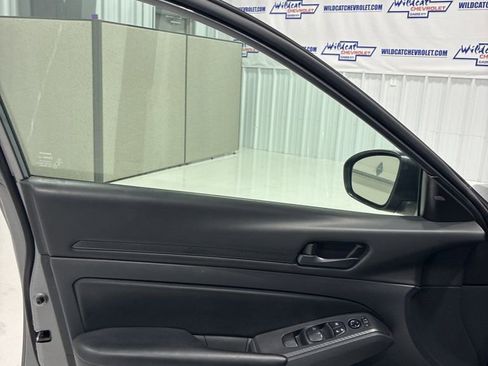 Used 2025 Nissan Altima 2.5 S image 11