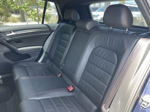 Used 2015 Volkswagen Golf 4-Door FWD image 13