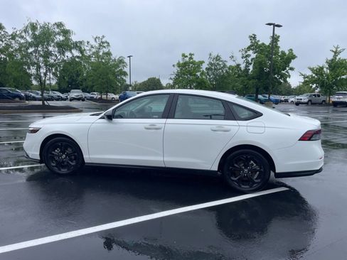 Certified 2025 Honda Accord SE image 7