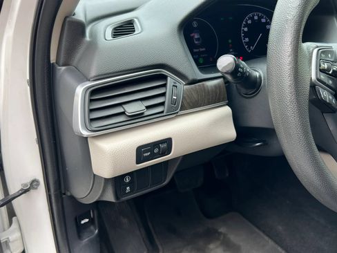 Used 2018 Honda Accord EX image 13