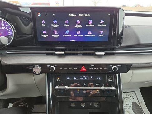 Used 2024 Kia Carnival EX image 24