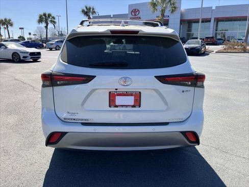 Certified 2025 Toyota Highlander Limited image 4