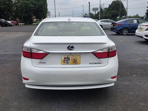 Used 2014 Lexus ES 300h w/ Luxury Package w/Bamboo Trim FWD image 7