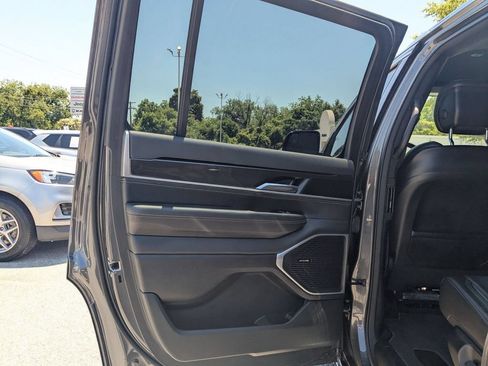Used 2024 Jeep Wagoneer 4WD image 23