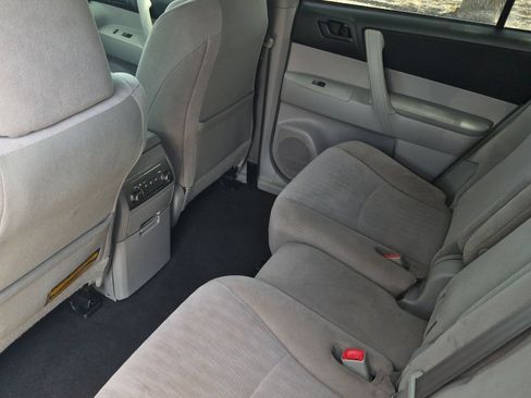 Used 2013 Toyota Highlander FWD image 11