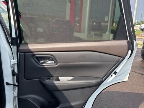 Certified 2023 Nissan Rogue SL w/ SL Premium Package image 18