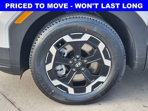 Used 2025 Hyundai Santa Fe SEL FWD image 17