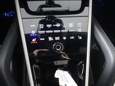 Used 2025 Porsche Cayenne image 20