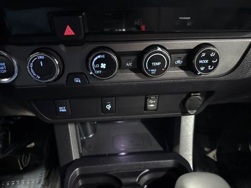 Used 2017 Toyota Tacoma TRD Off-Road w/ Tow Package (A/T) image 16