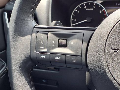 Used 2023 Nissan Rogue SL w/ SL Premium Package FWD image 19