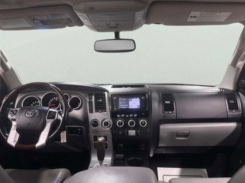 Used 2014 Toyota Sequoia Platinum image 32